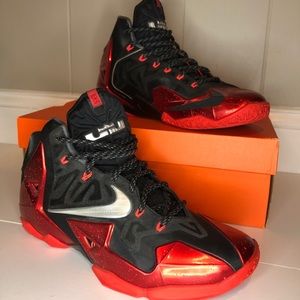 EXCELLENT USED CONDTION LEBRON 11 'AWAY'
